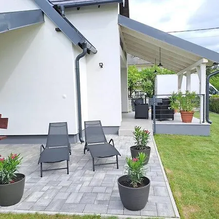 R&r Vendeghaz Holiday home Vonyarcvashegy