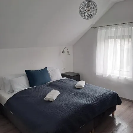 R&r Vendeghaz Holiday home Vonyarcvashegy