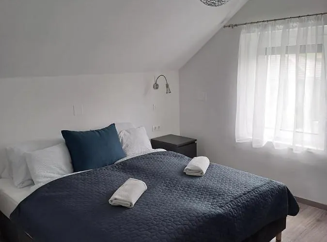 R&r Vendeghaz Holiday home Vonyarcvashegy